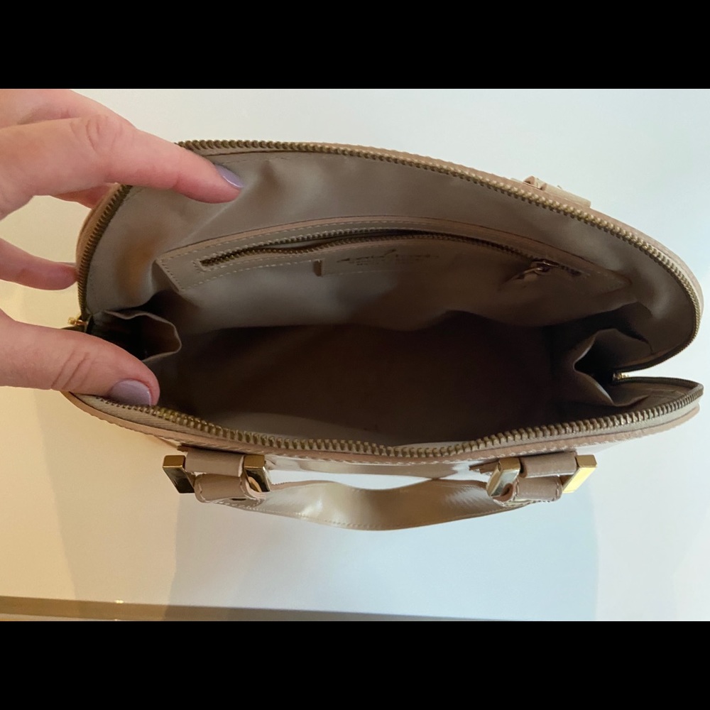 Pretty leight beigh handbag 👜 - Picture 6 of 10